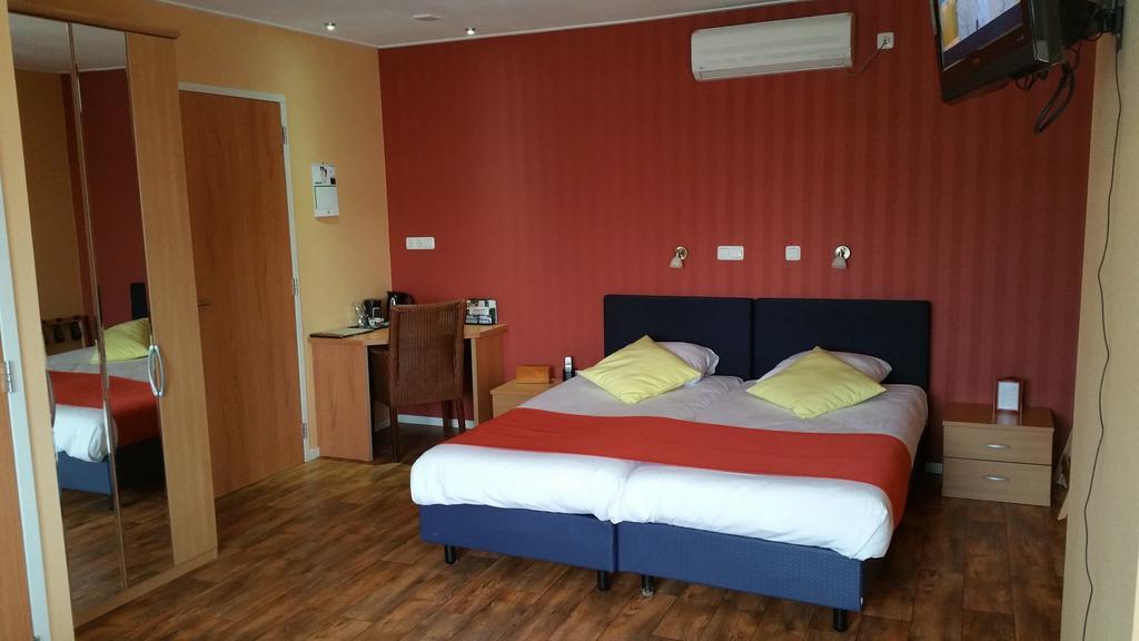 Hotel Restaurant De Hoogt Maasdam Екстер'єр фото