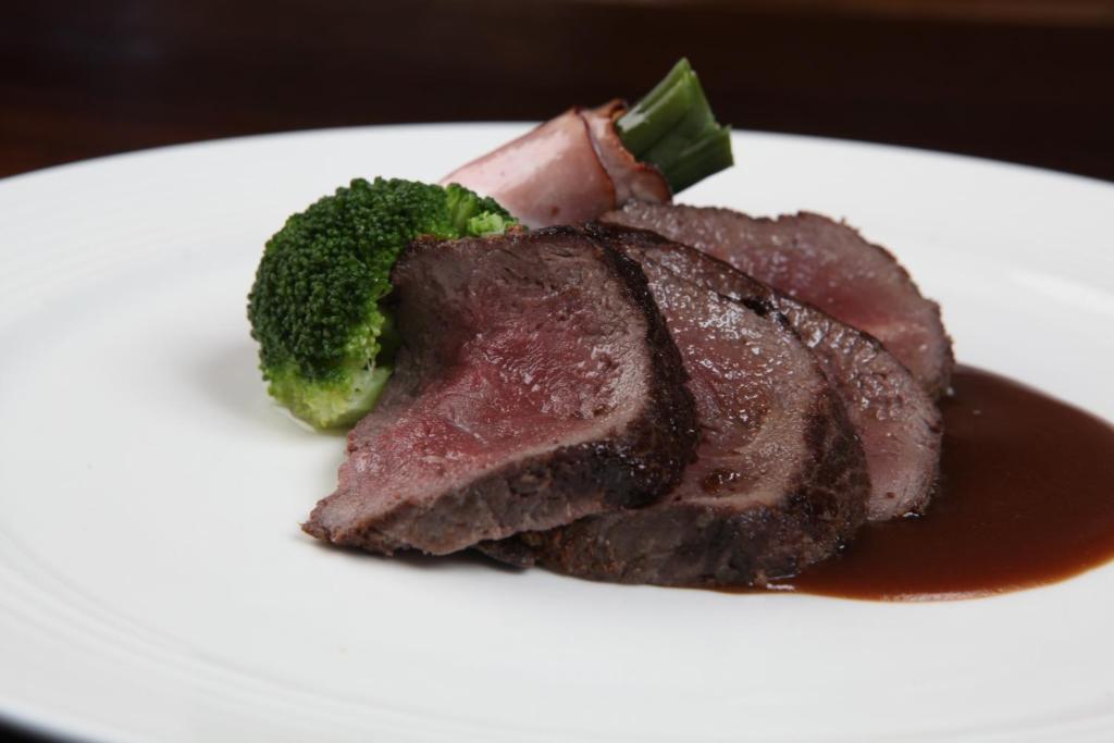 Hotel Restaurant De Hoogt Maasdam Екстер'єр фото
