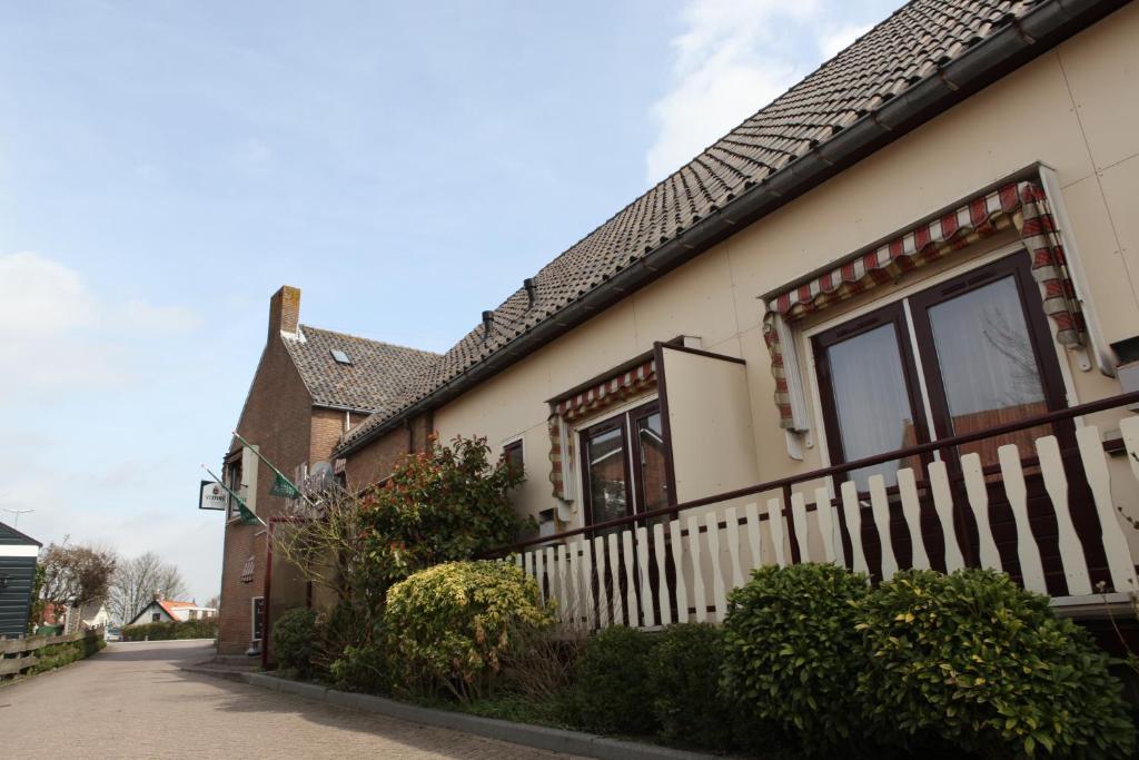 Hotel Restaurant De Hoogt Maasdam Екстер'єр фото